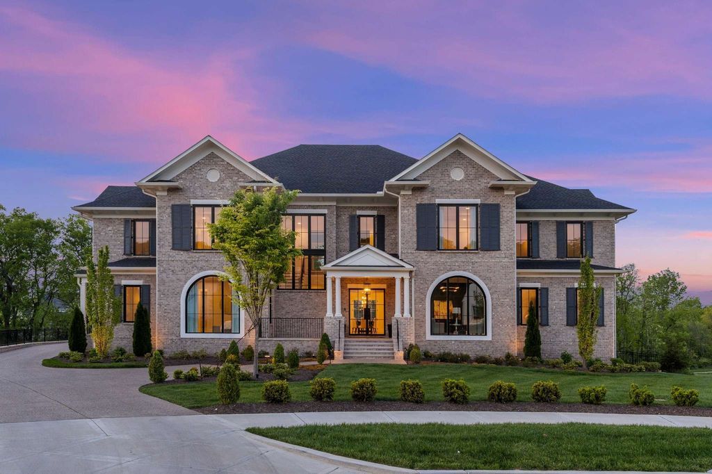 Luxurious Tennessee Estate Exquisitely Landscaped Hits Market at 5.3 Million 1