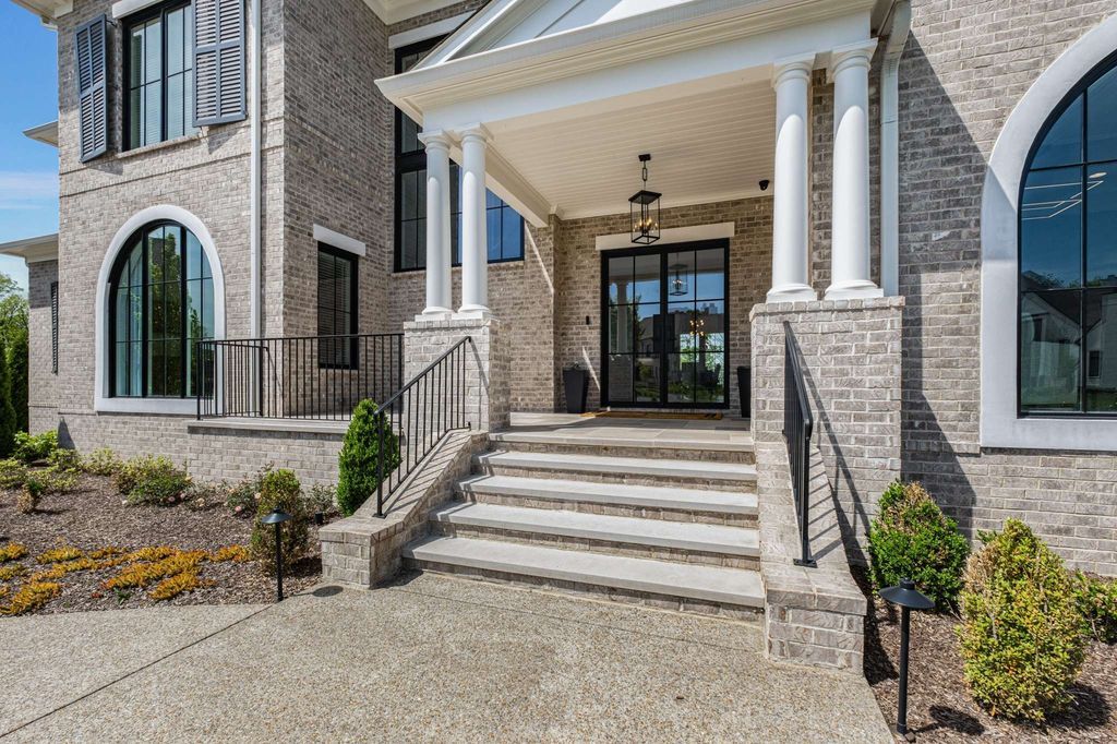 Luxurious Tennessee Estate Exquisitely Landscaped Hits Market at 5.3 Million 2