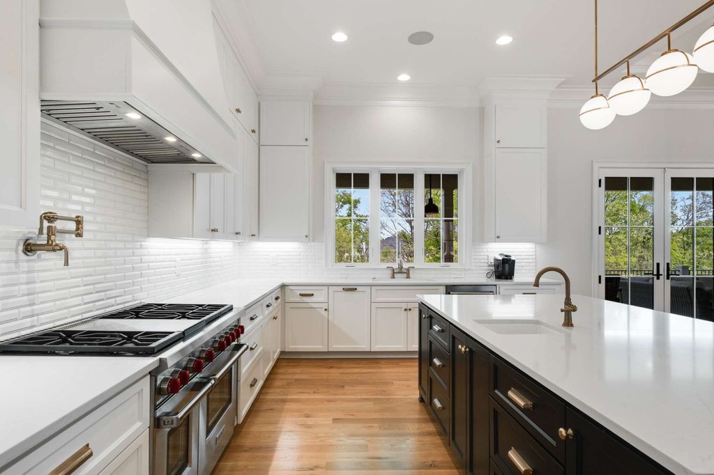 Luxurious Tennessee Estate Exquisitely Landscaped Hits Market at 5.3 Million 7