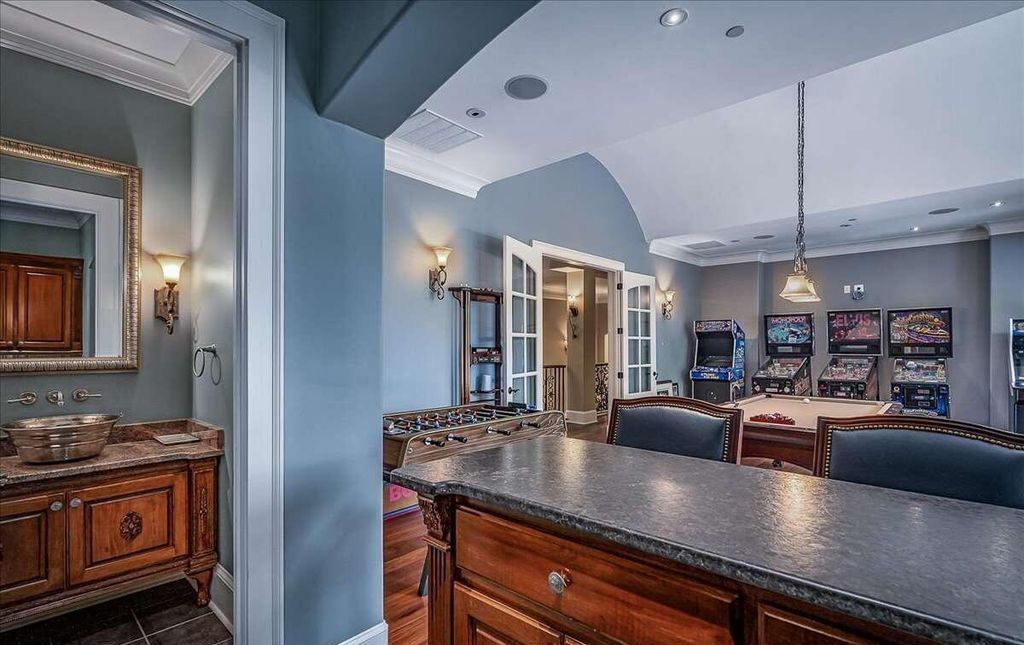 Luxury Living Redefined Exquisite 10 Acre Mansion in Georgia Priced at 4.299 Million 44