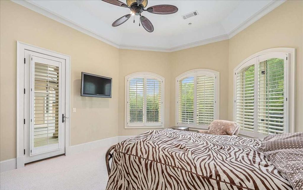 Luxury Living Redefined Exquisite 10 Acre Mansion in Georgia Priced at 4.299 Million 45