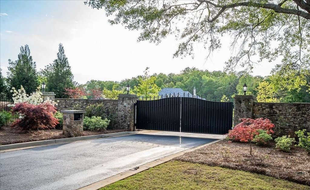 Luxury Living Redefined Exquisite 10 Acre Mansion in Georgia Priced at 4.299 Million 5