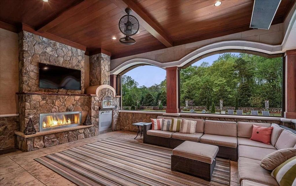 Luxury Living Redefined Exquisite 10 Acre Mansion in Georgia Priced at 4.299 Million 54