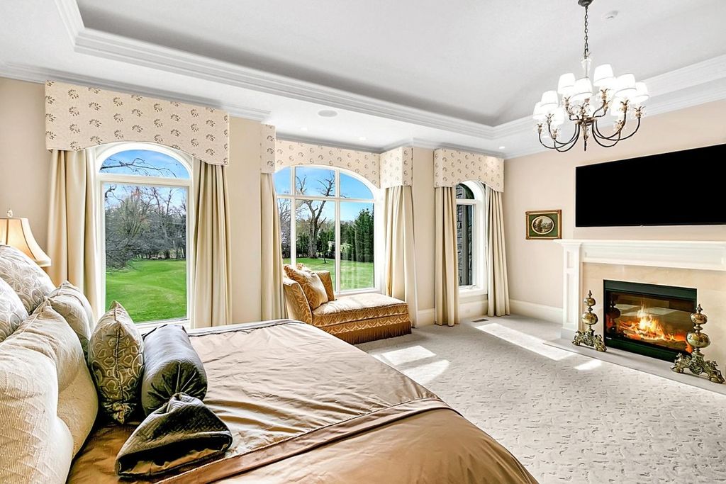 Michigan Marvel Louis Derosiers Architectural Masterpiece Crafted by Don Bosco Hits the Market for 6.9 Million 14