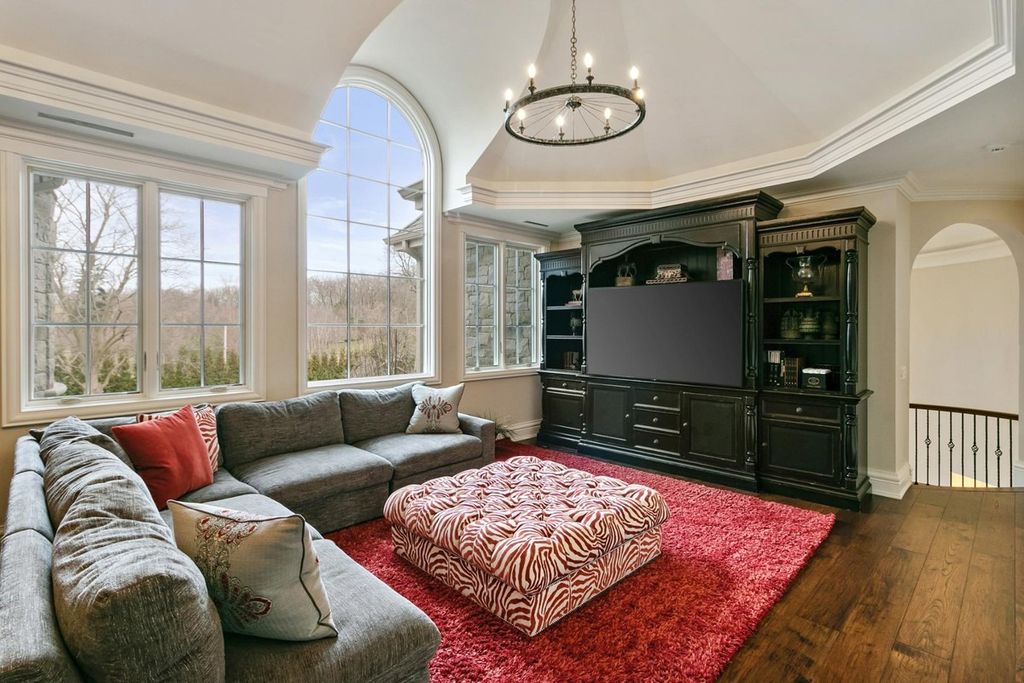 Michigan Marvel Louis Derosiers Architectural Masterpiece Crafted by Don Bosco Hits the Market for 6.9 Million 18