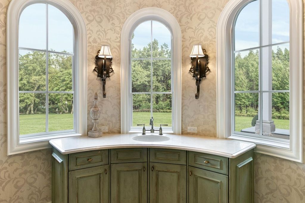 Michigan Marvel Louis Derosiers Architectural Masterpiece Crafted by Don Bosco Hits the Market for 6.9 Million 26