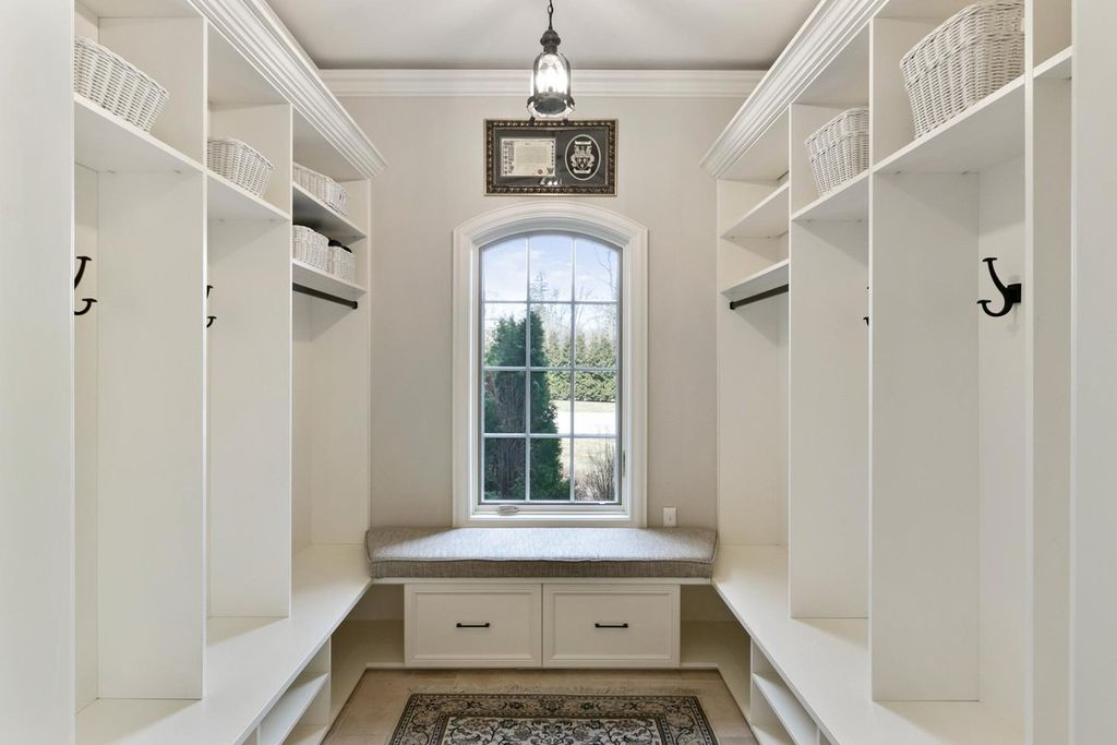 Michigan Marvel Louis Derosiers Architectural Masterpiece Crafted by Don Bosco Hits the Market for 6.9 Million 28