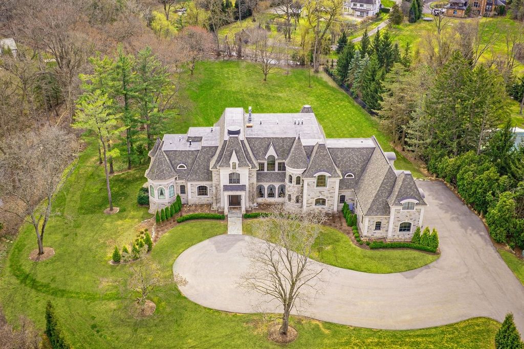 Michigan Marvel Louis Derosiers Architectural Masterpiece Crafted by Don Bosco Hits the Market for 6.9 Million 31