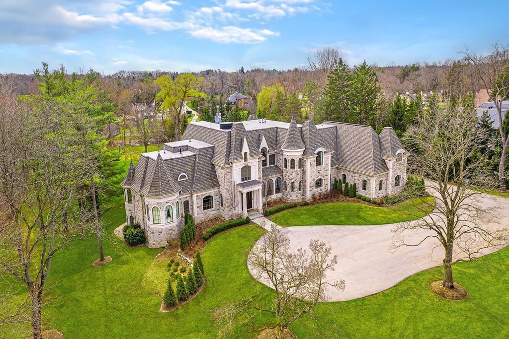 Michigan Marvel Louis Derosiers Architectural Masterpiece Crafted by Don Bosco Hits the Market for 6.9 Million 32