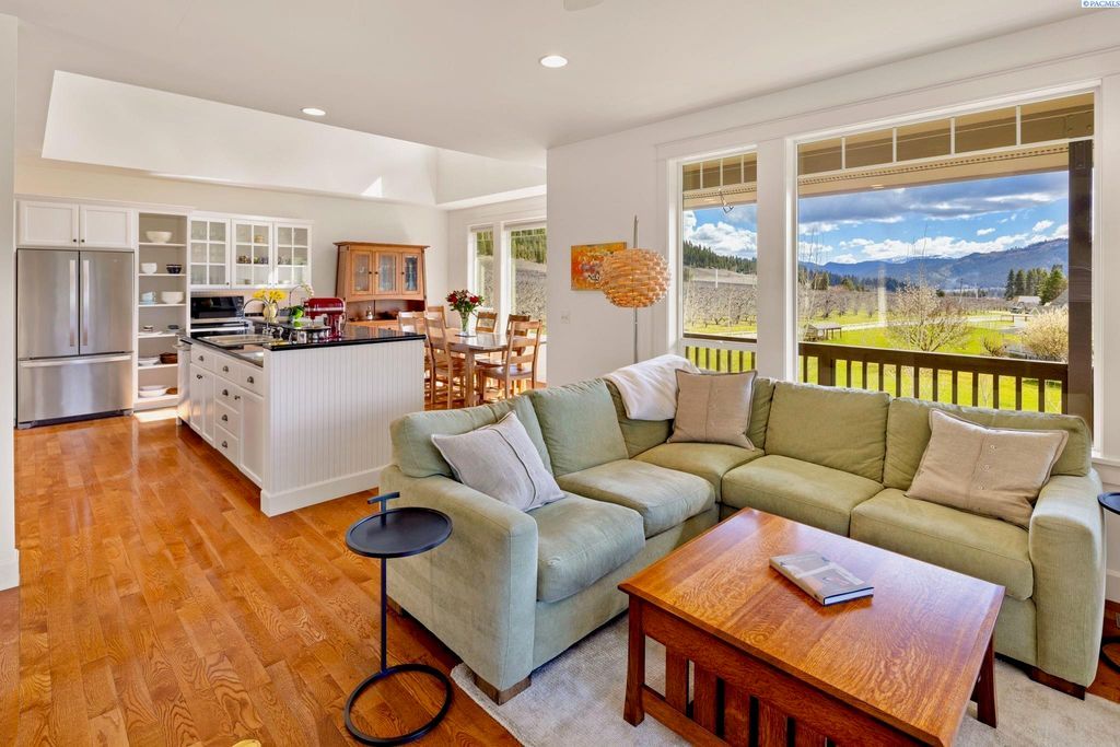 Modern Home with Enchanting Views and Luxurious Amenities in Washington Listed at 3.25 Million 12