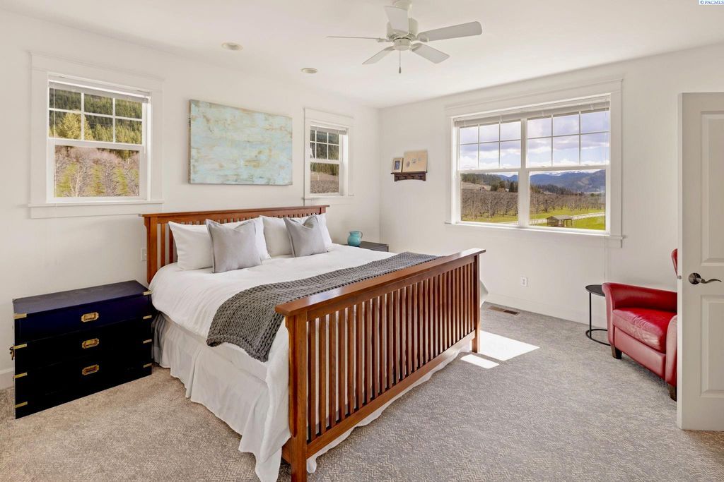 Modern Home with Enchanting Views and Luxurious Amenities in Washington Listed at 3.25 Million 14