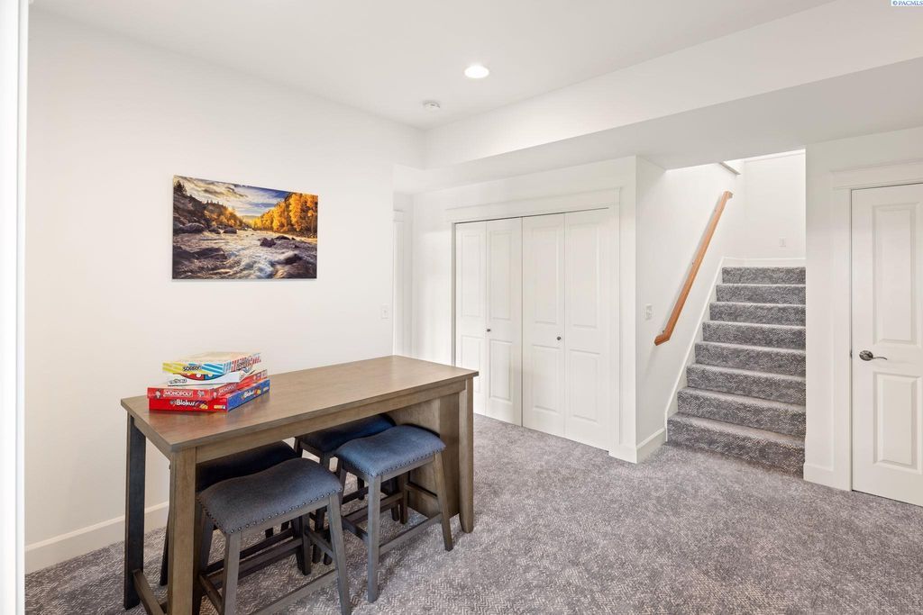 Modern Home with Enchanting Views and Luxurious Amenities in Washington Listed at 3.25 Million 17