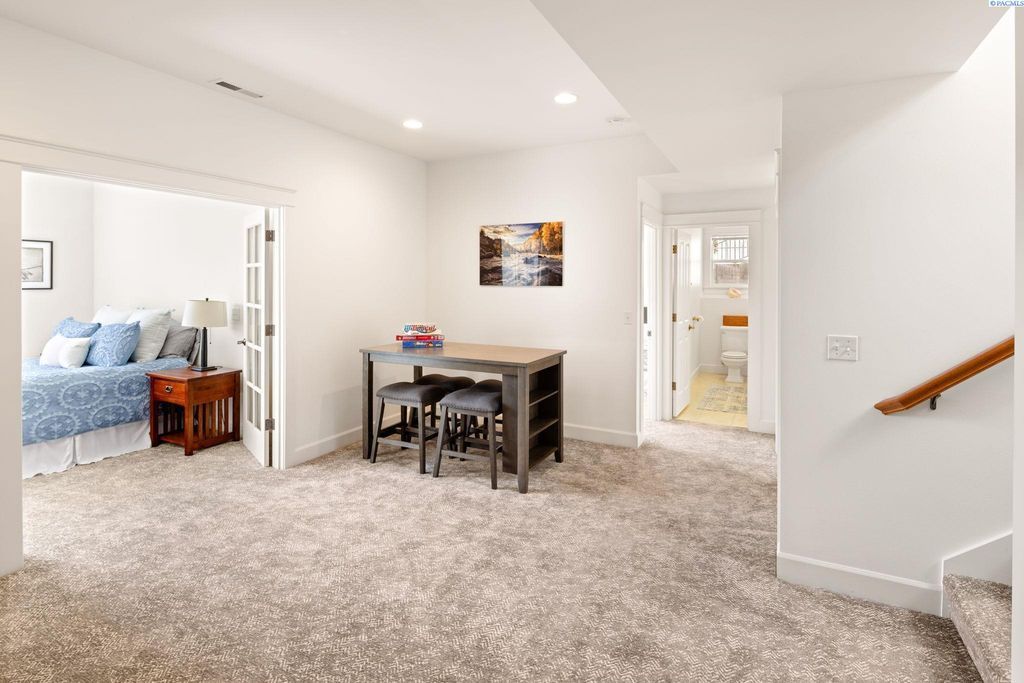 Modern Home with Enchanting Views and Luxurious Amenities in Washington Listed at 3.25 Million 19