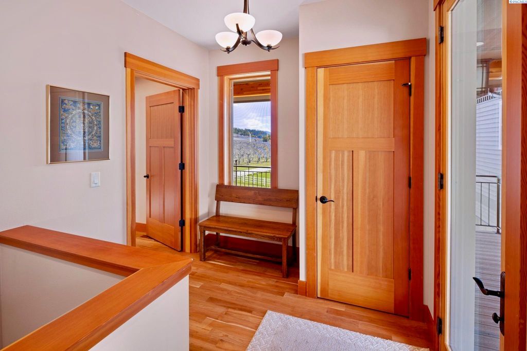 Modern Home with Enchanting Views and Luxurious Amenities in Washington Listed at 3.25 Million 25