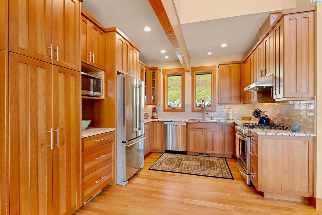 Modern Home with Enchanting Views and Luxurious Amenities in Washington Listed at 3.25 Million 26