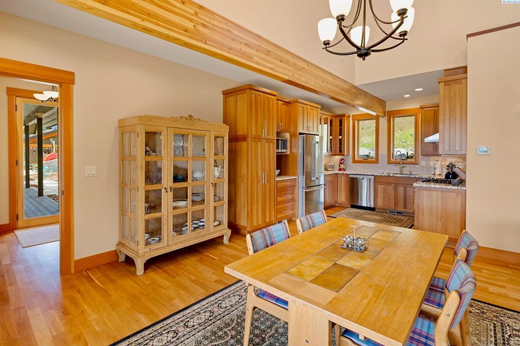 Modern Home with Enchanting Views and Luxurious Amenities in Washington Listed at 3.25 Million 28