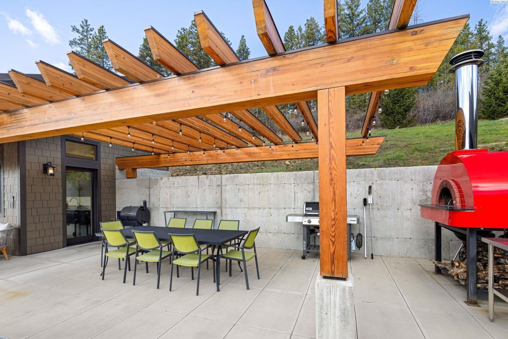 Modern Home with Enchanting Views and Luxurious Amenities in Washington Listed at 3.25 Million 36