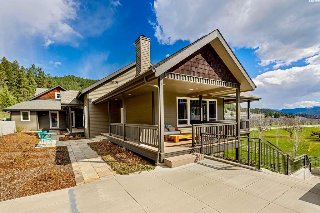 Modern Home with Enchanting Views and Luxurious Amenities in Washington Listed at 3.25 Million 4