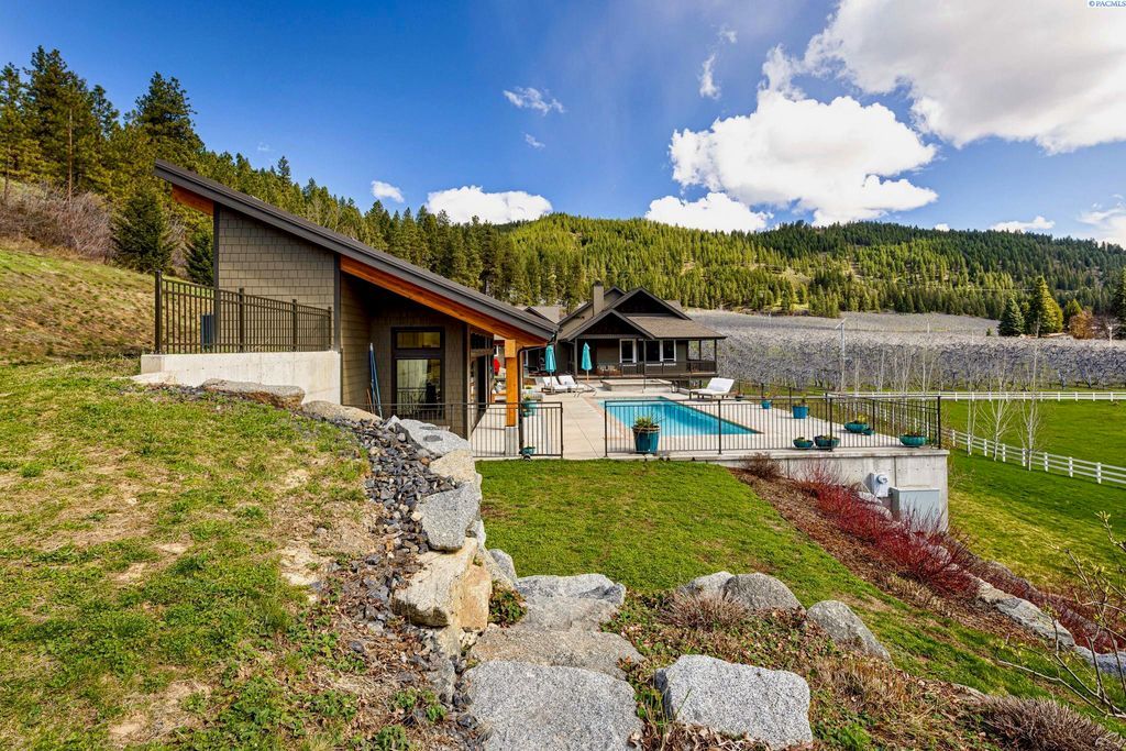 Modern Home with Enchanting Views and Luxurious Amenities in Washington Listed at 3.25 Million 46