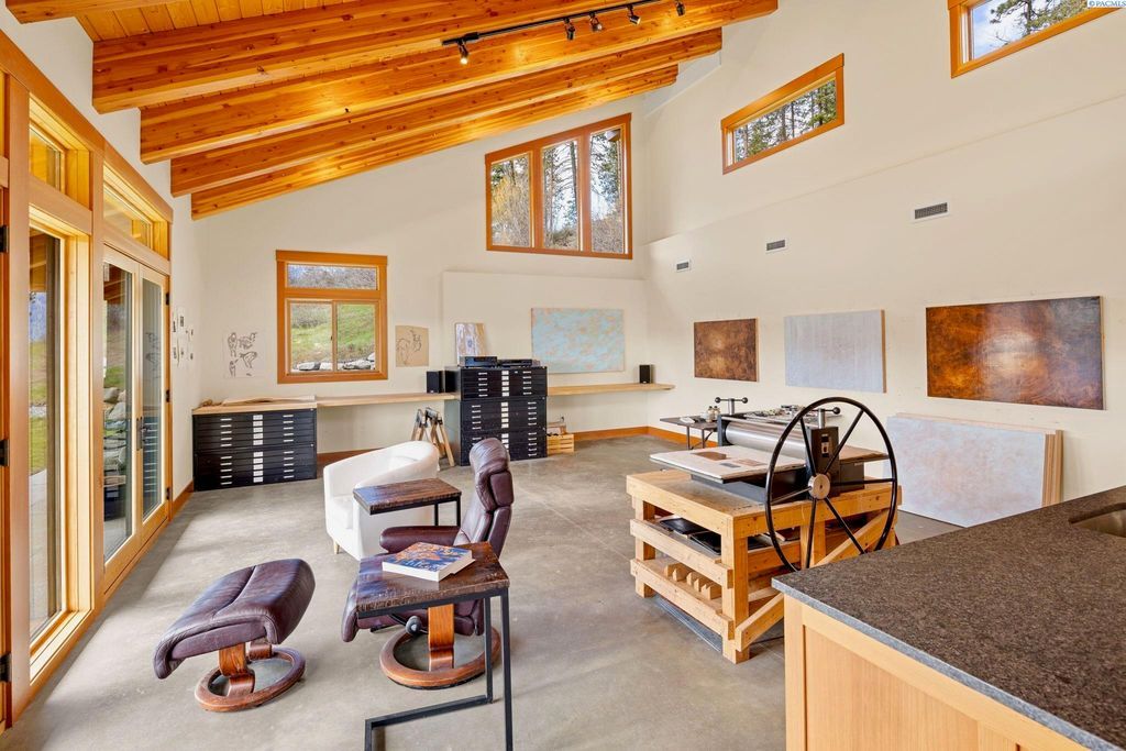 Modern Home with Enchanting Views and Luxurious Amenities in Washington Listed at 3.25 Million 47