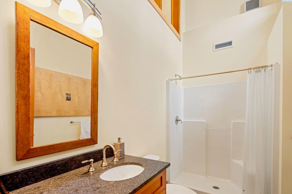 Modern Home with Enchanting Views and Luxurious Amenities in Washington Listed at 3.25 Million 49
