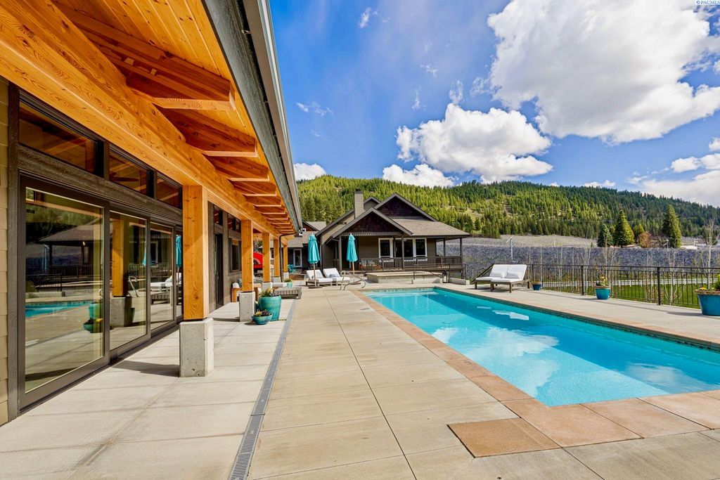Modern Home with Enchanting Views and Luxurious Amenities in Washington Listed at 3.25 Million 5