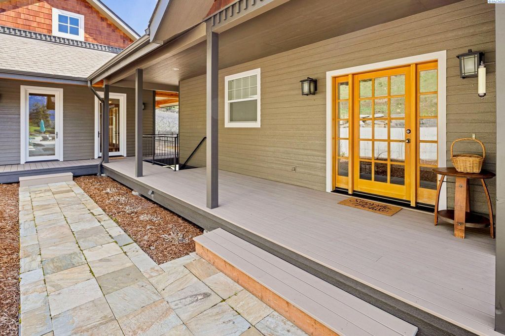Modern Home with Enchanting Views and Luxurious Amenities in Washington Listed at 3.25 Million 7