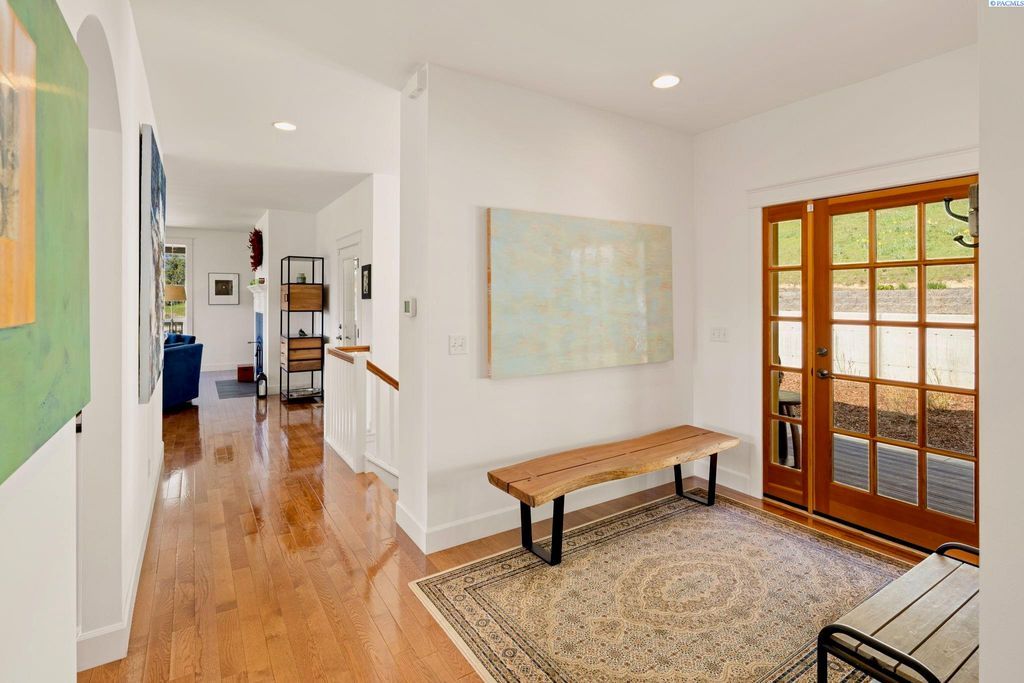 Modern Home with Enchanting Views and Luxurious Amenities in Washington Listed at 3.25 Million 8