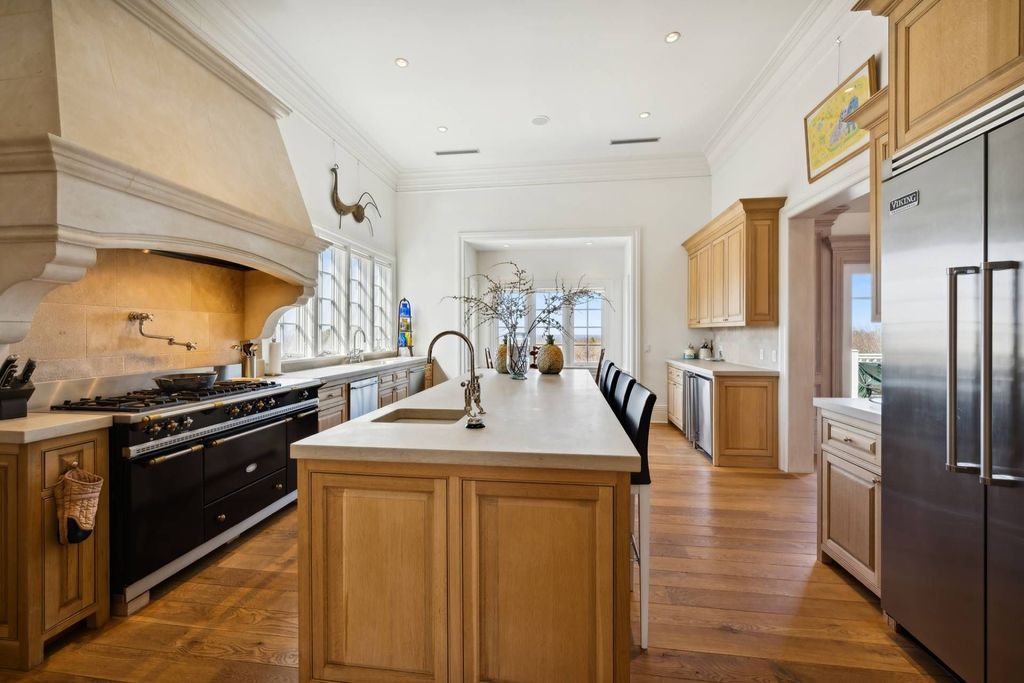 Oceanfront Opulence A Spectacular Palladian Estate Overlooking Peconic Bay Offered at 7.9 Million 12