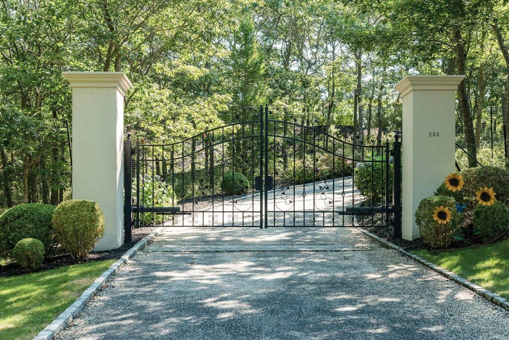 Oceanfront Opulence A Spectacular Palladian Estate Overlooking Peconic Bay Offered at 7.9 Million 3