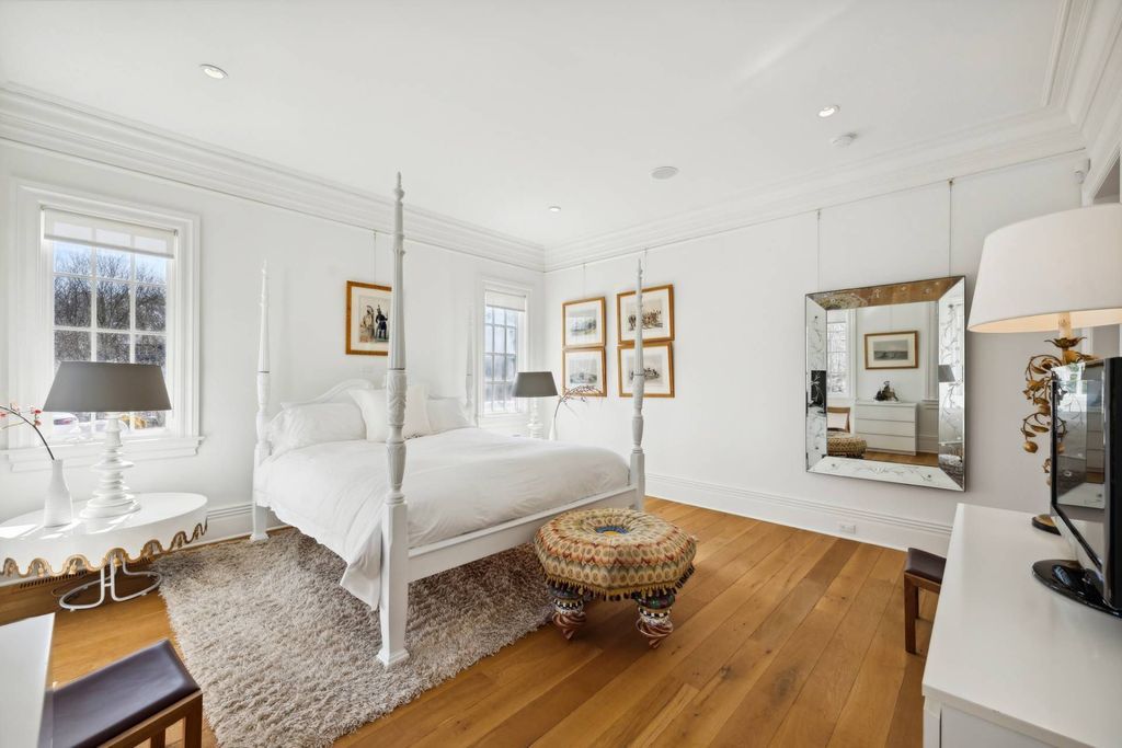 Oceanfront Opulence A Spectacular Palladian Estate Overlooking Peconic Bay Offered at 7.9 Million 32