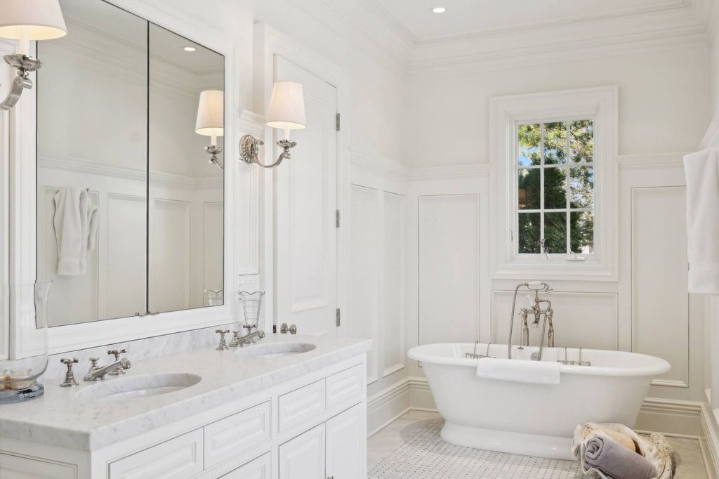 Oceanfront Opulence A Spectacular Palladian Estate Overlooking Peconic Bay Offered at 7.9 Million 34