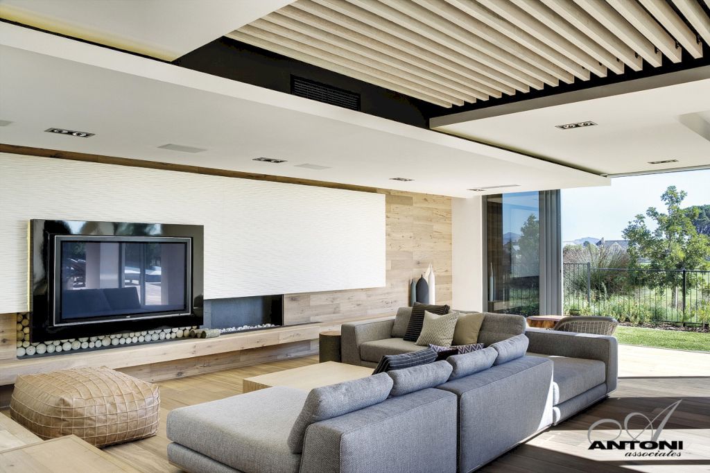 Pearl Valley 334 Offers Modern Living in Cape Town by SAOTA 8