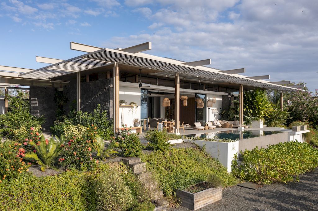 Pergola House, stunning tranquil beach house by Studio Saxe