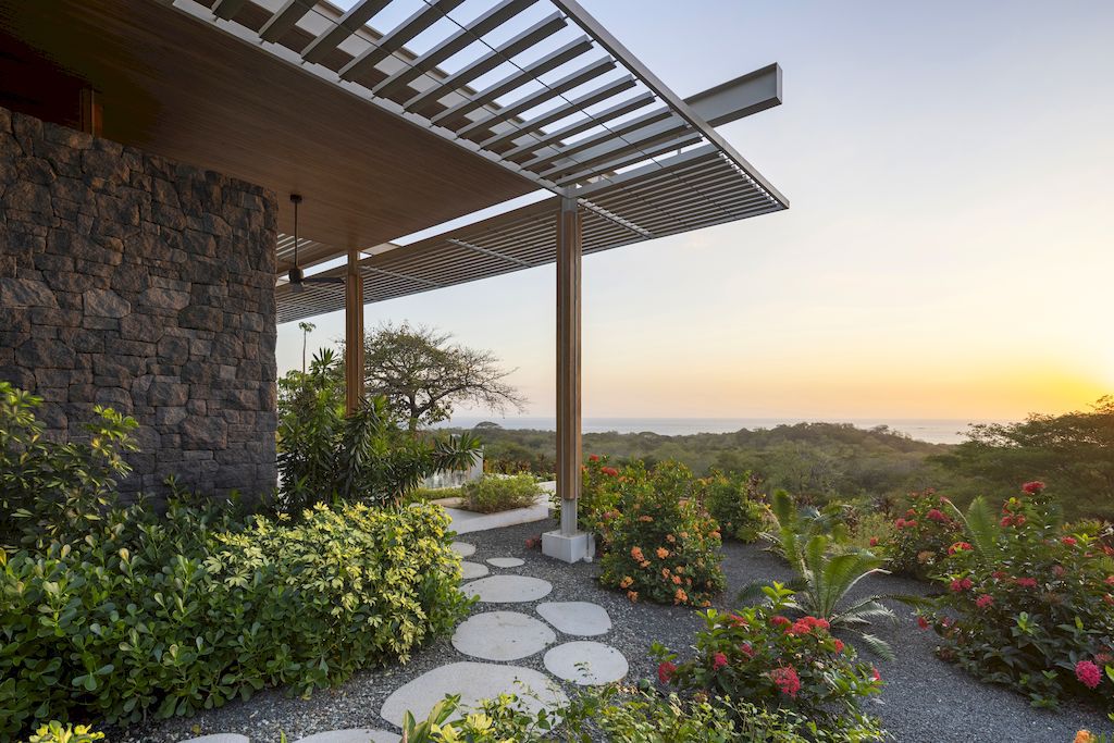Pergola House stunning tranquil beach house by Studio Saxe 12