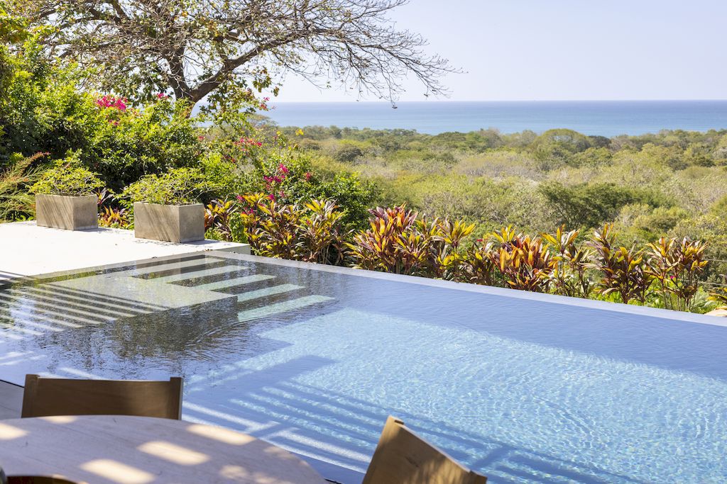 Pergola House stunning tranquil beach house by Studio Saxe 23