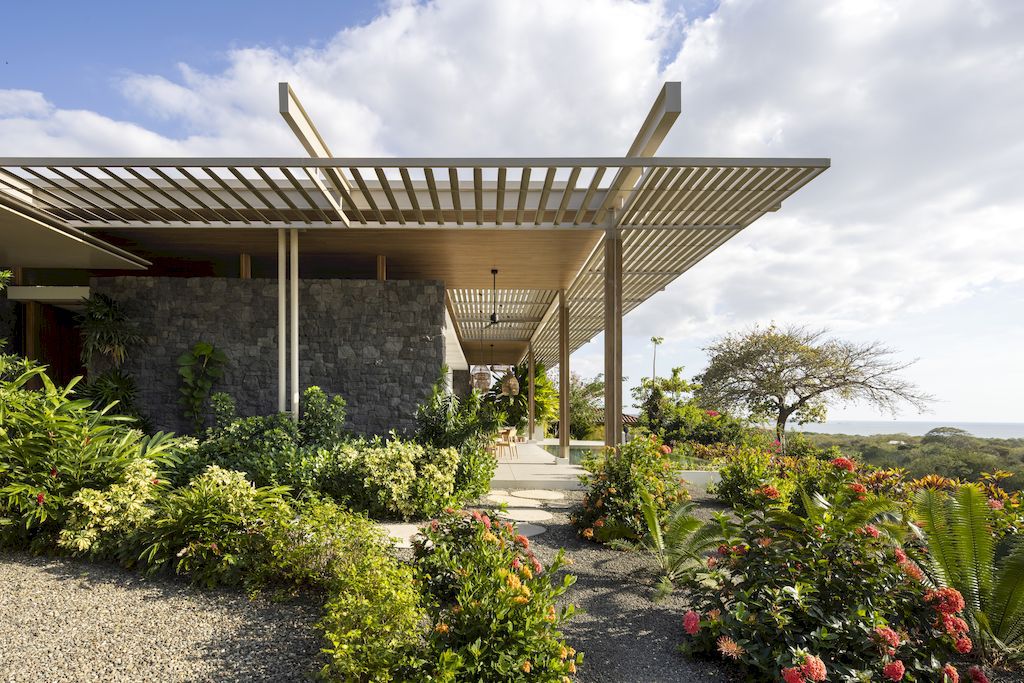 Pergola House, stunning tranquil beach house by Studio Saxe