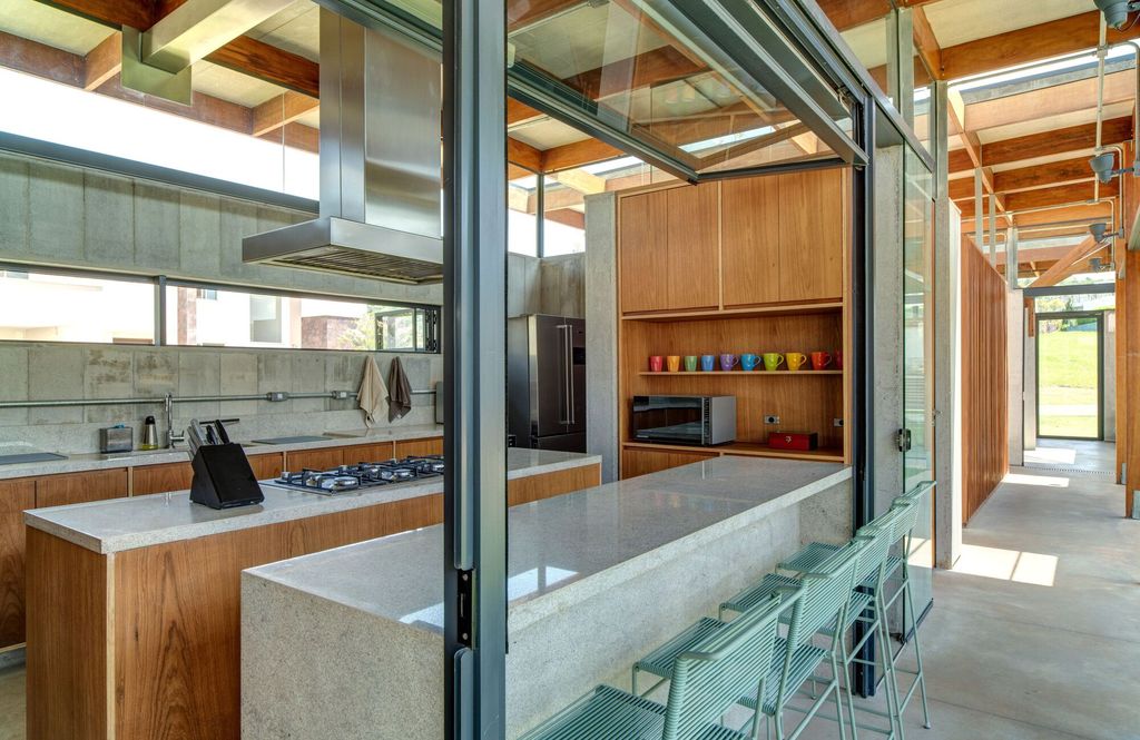 Serra Azul House Harmonious Fusion by Apiacas Arquitetos 16