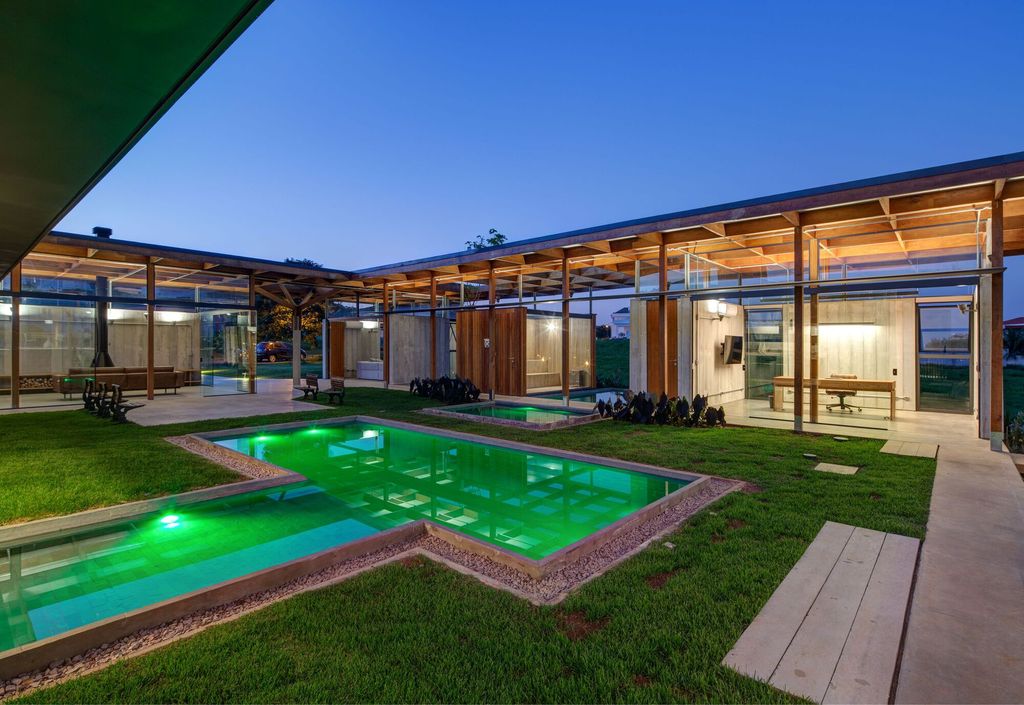 Serra Azul House Harmonious Fusion by Apiacas Arquitetos 2