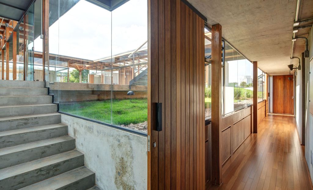 Serra Azul House Harmonious Fusion by Apiacas Arquitetos 23