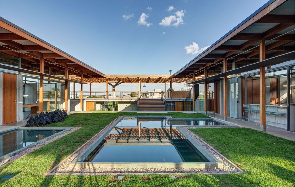 Serra Azul House, Harmonious Fusion by Apiacás Arquitetos
