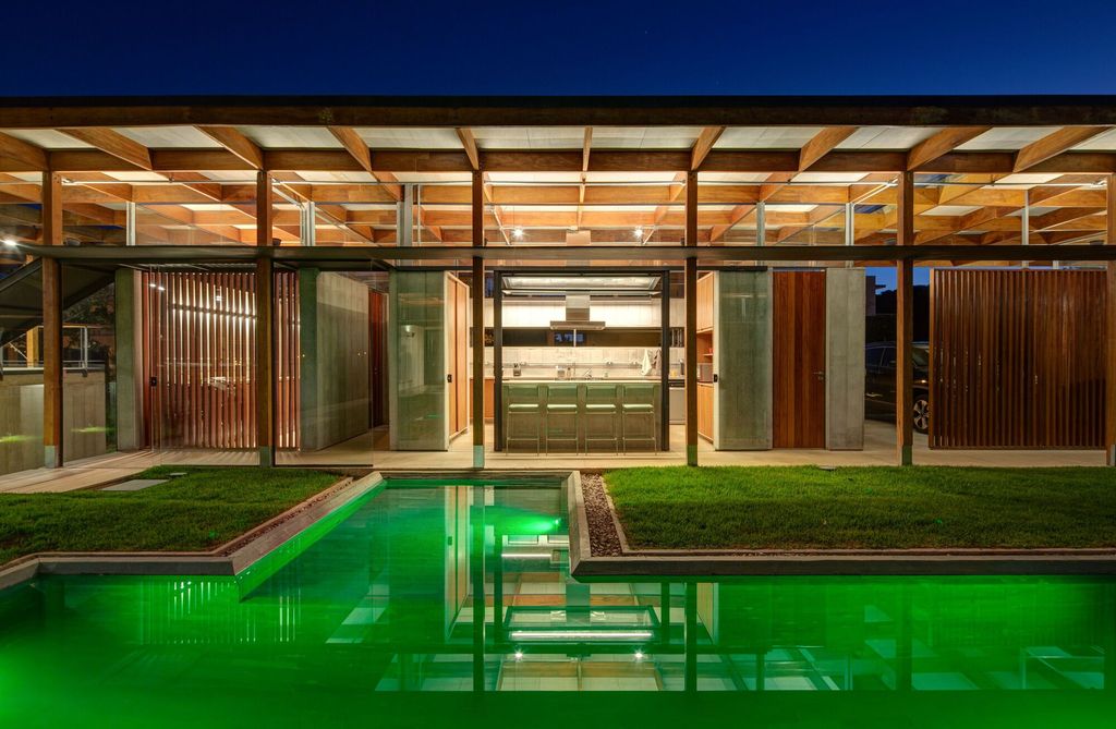 Serra Azul House Harmonious Fusion by Apiacas Arquitetos 4