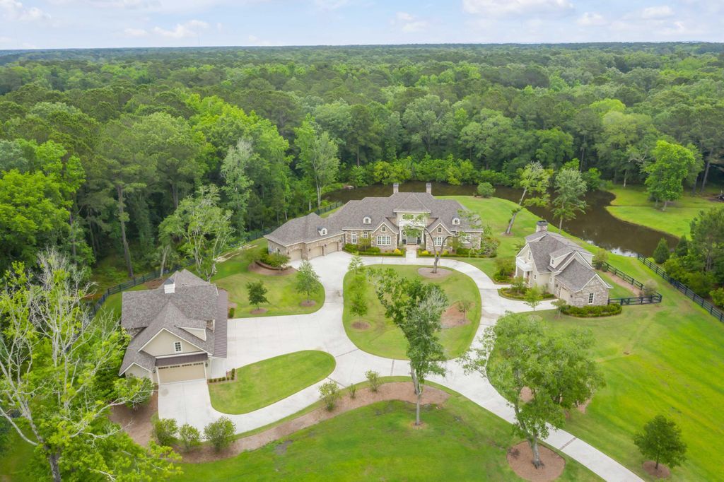 Southern Charm Luxurious Estate with Main House Guest House and Stables in South Carolina Offered at 4.75 Million 1