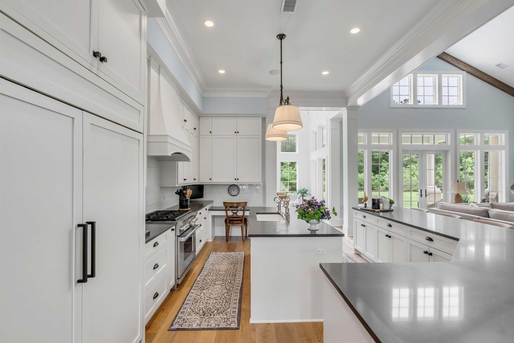 Southern Charm Luxurious Estate with Main House Guest House and Stables in South Carolina Offered at 4.75 Million 11