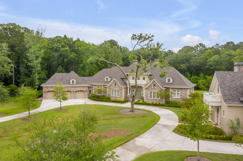 Southern Charm Luxurious Estate with Main House Guest House and Stables in South Carolina Offered at 4.75 Million 2
