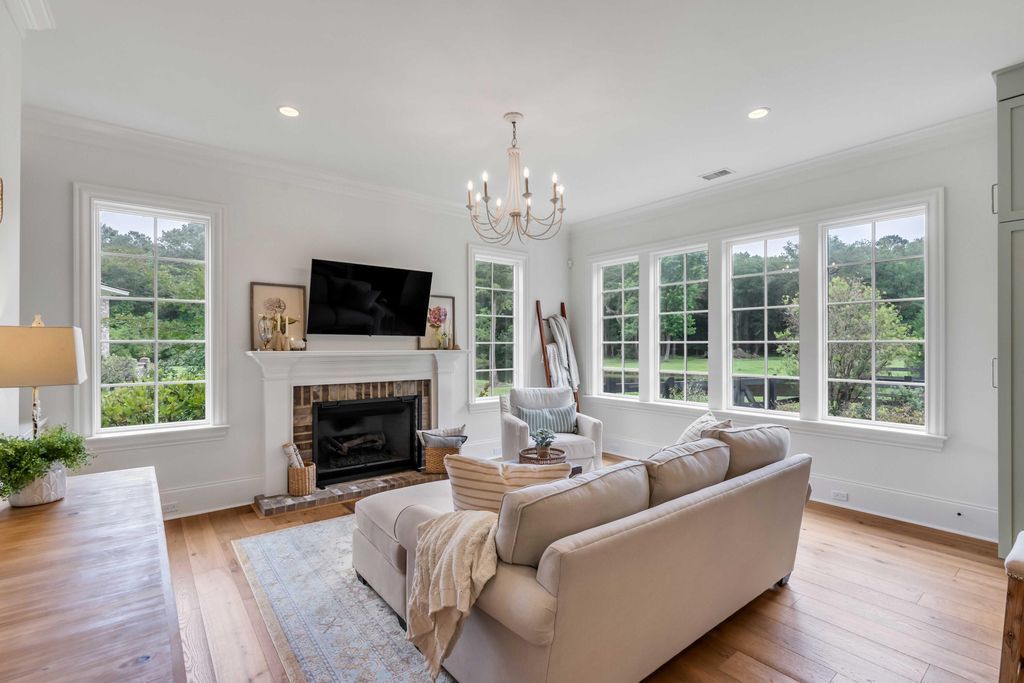 Southern Charm Luxurious Estate with Main House Guest House and Stables in South Carolina Offered at 4.75 Million 34