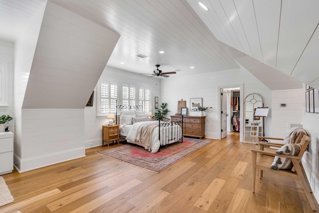 Southern Charm Luxurious Estate with Main House Guest House and Stables in South Carolina Offered at 4.75 Million 37