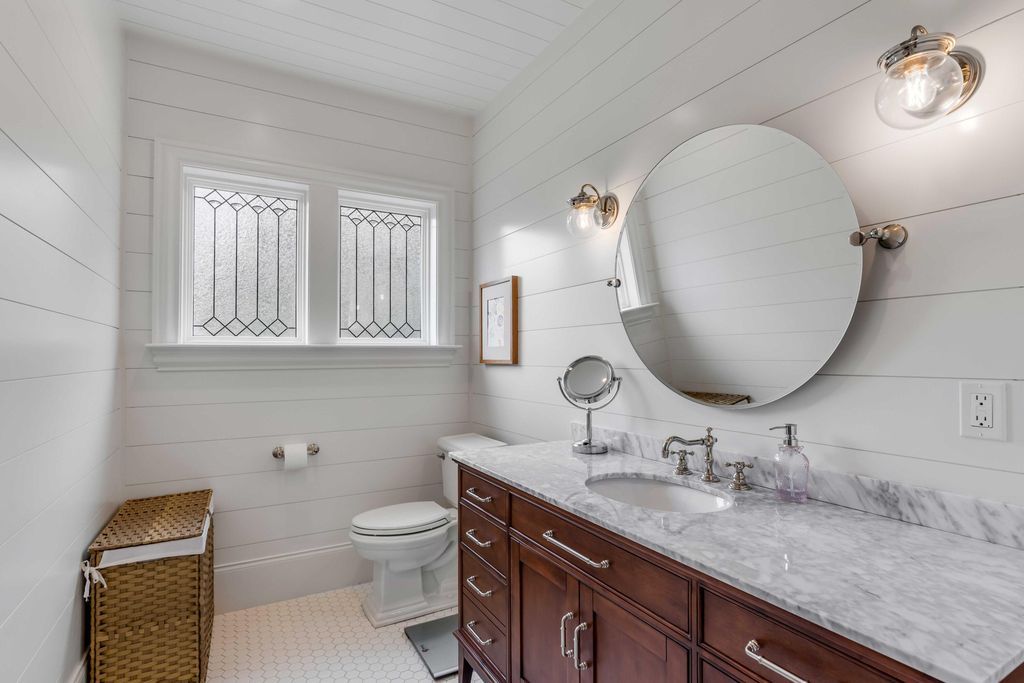 Southern Charm Luxurious Estate with Main House Guest House and Stables in South Carolina Offered at 4.75 Million 38