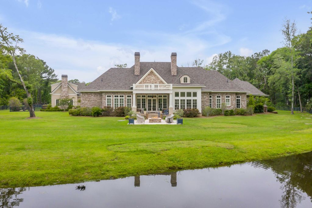 Southern Charm Luxurious Estate with Main House Guest House and Stables in South Carolina Offered at 4.75 Million 4