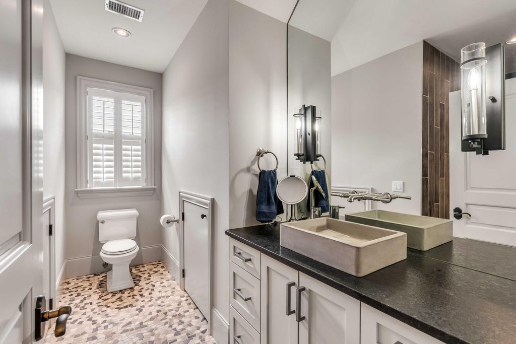 Southern Charm Luxurious Estate with Main House Guest House and Stables in South Carolina Offered at 4.75 Million 47